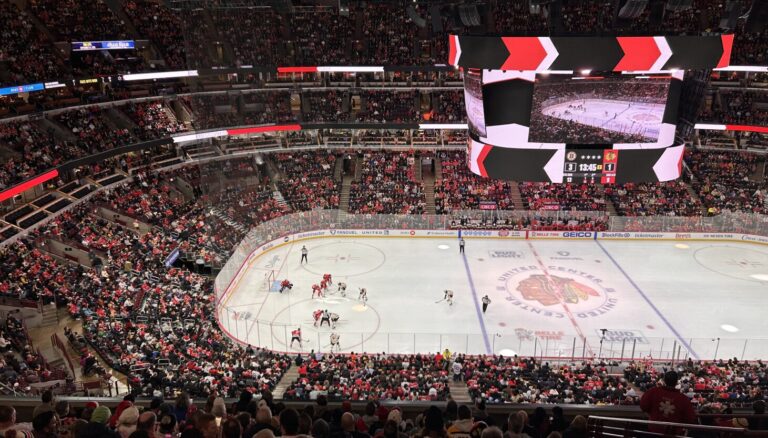 Blackhawks' attendance at United Center holding steady despite lack of TV visibility